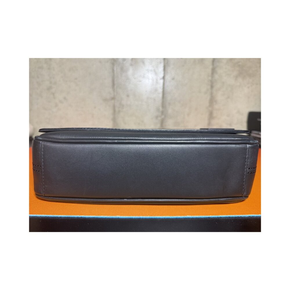 Louis Vuitton District PM in Damier Graphite coated canvas messenger bag - Picture 3 of 4